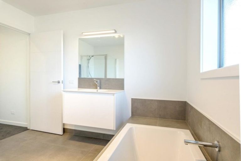 Photo of property in 25 Barry Curtis Place, Levin, 5510