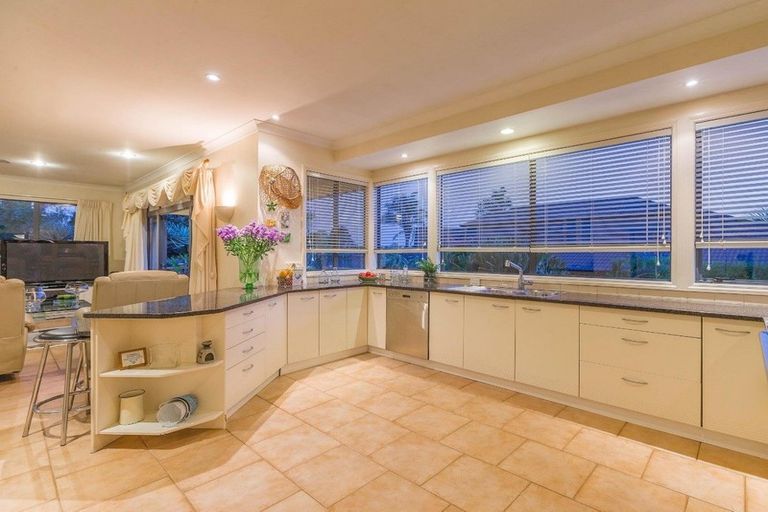 Photo of property in 62 Keywella Drive, Conifer Grove, Takanini, 2112