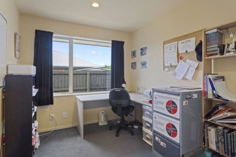 Photo of property in 4 Cobden Place, Woodend, 7610