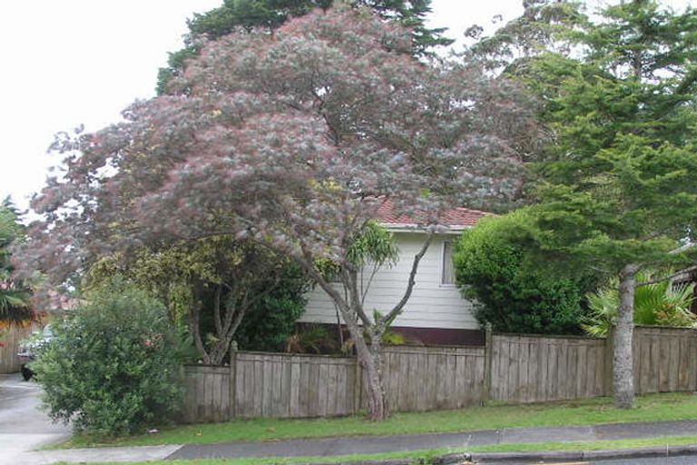 Photo of property in 11 Garton Drive, Massey, Auckland, 0614