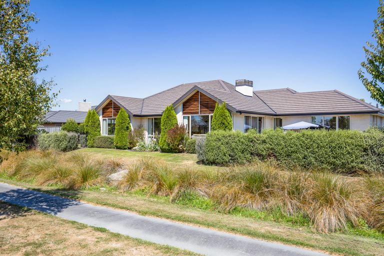 Photo of property in 4 Bernice Crescent, Yaldhurst, Christchurch, 8042