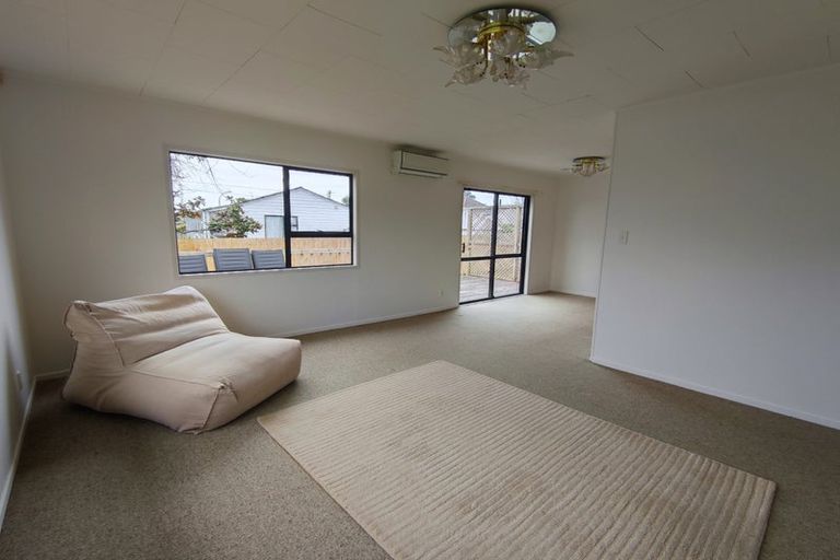 Photo of property in 47 Meadowood Drive, Unsworth Heights, Auckland, 0632