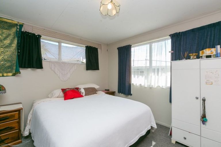 Photo of property in 54 Seaview Road, Marfell, New Plymouth, 4310