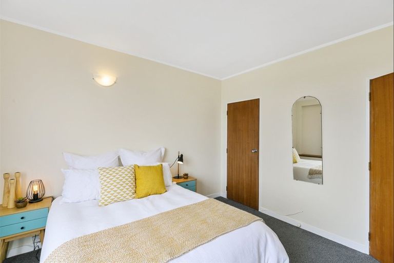 Photo of property in Hobson Court Flats, 66/70 Hobson Street, Thorndon, Wellington, 6011