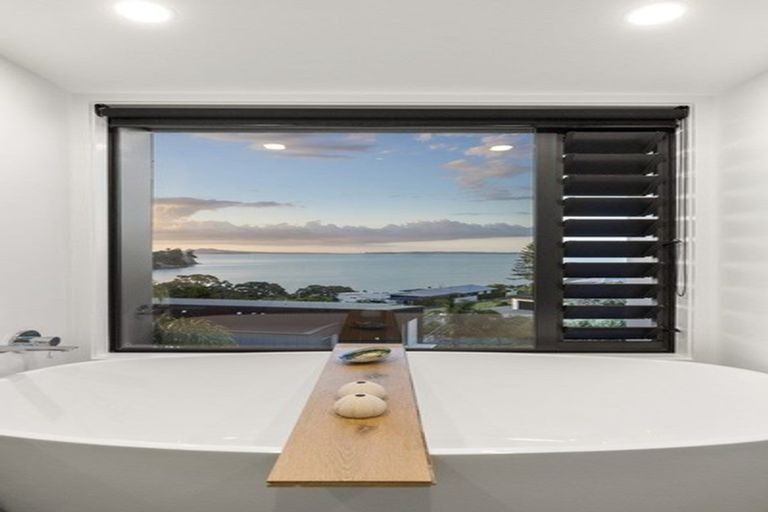 Photo of property in 16 Island View Terrace, Cockle Bay, Auckland, 2014