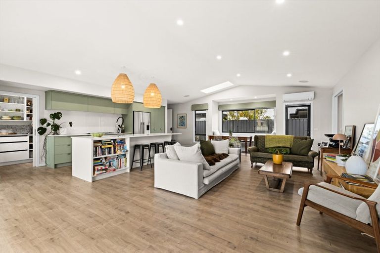 Photo of property in 2 Willowbrook Place, Clive, 4102