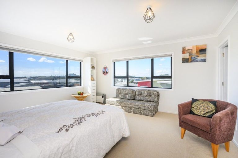 Photo of property in 17 Marine Parade South, Foxton Beach, Foxton, 4815