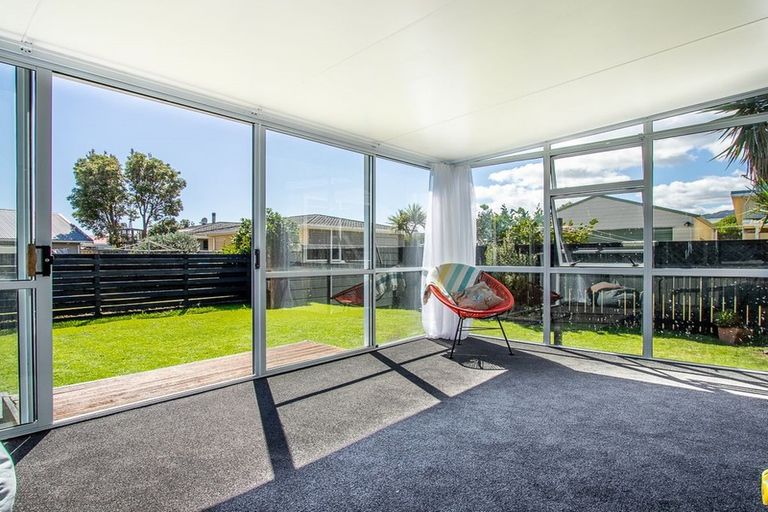 Photo of property in 13 Rutherford Drive, Waikanae Beach, Waikanae, 5036