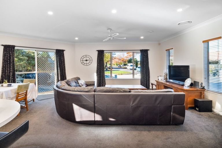 Photo of property in 15 Sutton Place, Dallington, Christchurch, 8061