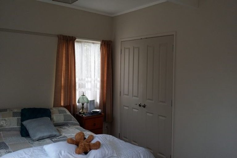 Photo of property in 13 Bridge Avenue, Te Atatu South, Auckland, 0610