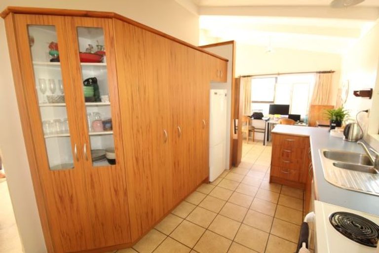 Photo of property in 35 Gledstane Road, Stanmore Bay, Whangaparaoa, 0932