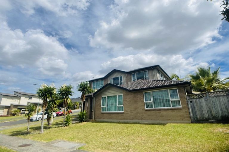 Photo of property in 1 Kenley Heights, Flat Bush, Auckland, 2016
