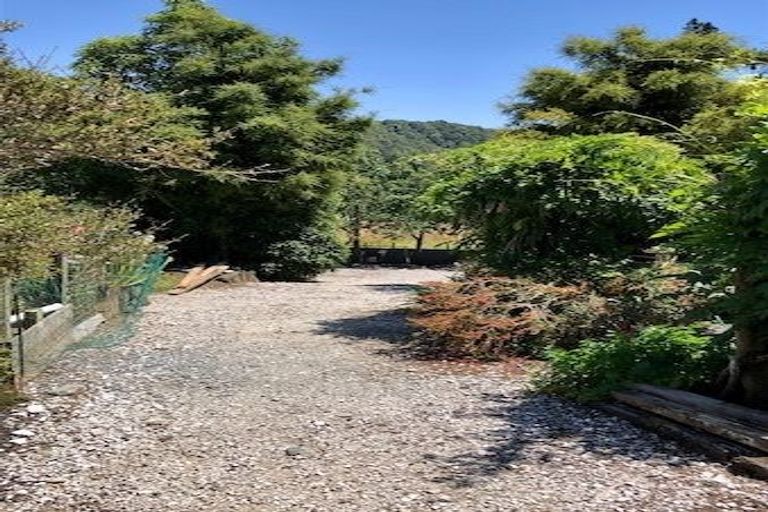 Photo of property in 4 George Street, Murchison, 7007