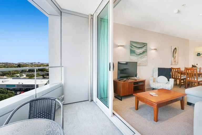 Photo of property in 615/11 Tamariki Avenue, Kelston, Auckland, 0602