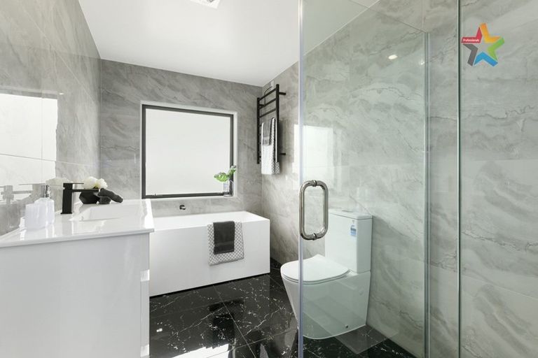 Photo of property in 6 Poto Road, Normandale, Lower Hutt, 5010