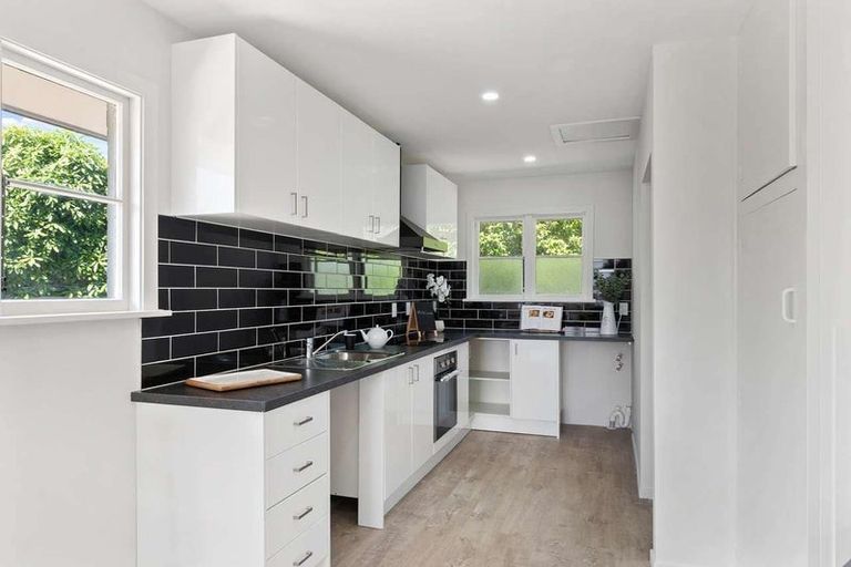 Photo of property in 38 Pinehurst Crescent, Russley, Christchurch, 8042