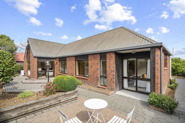 Photo of property in 2/8 Cricklewood Place, Avonhead, Christchurch, 8042