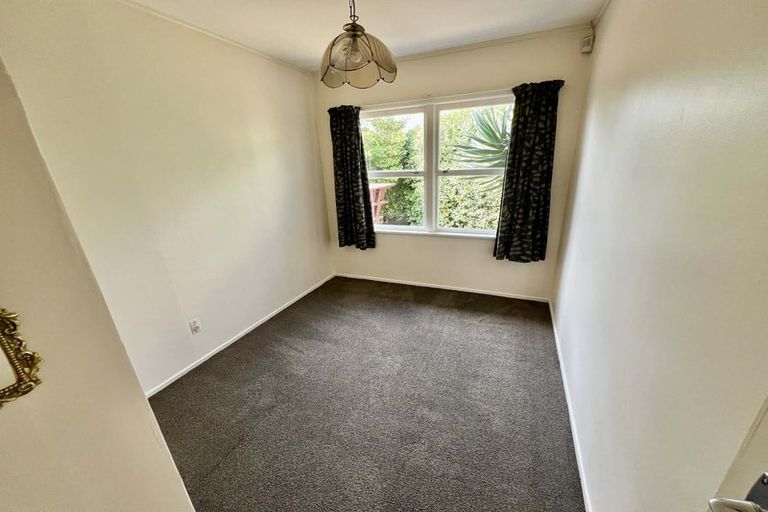 Photo of property in 8 Coletta Lane, Te Atatu South, Auckland, 0610
