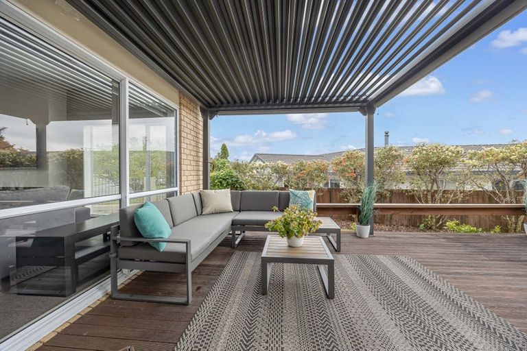 Photo of property in 6 Hanly Close, West Harbour, Auckland, 0618