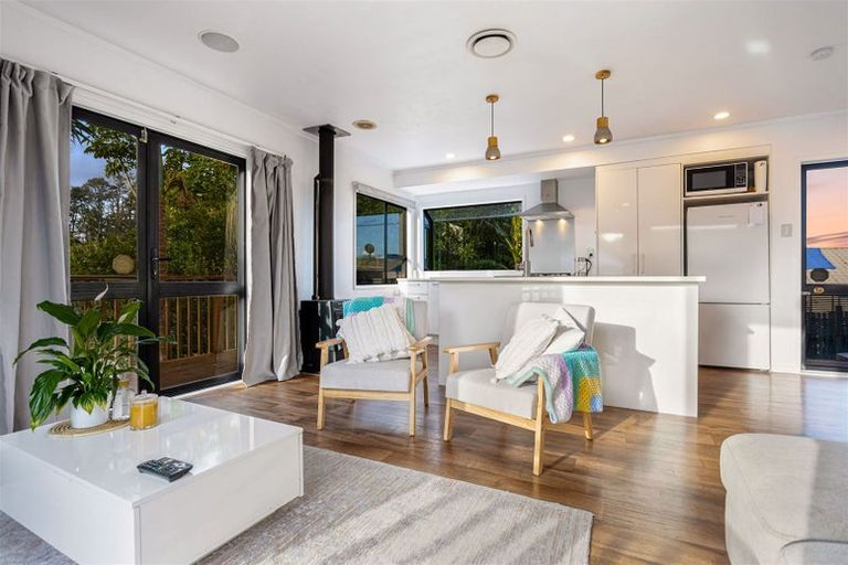 Photo of property in 5 Lowell Place, Massey, Auckland, 0614