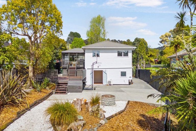 Photo of property in 18 Grassmere Road, Henderson Valley, Auckland, 0612