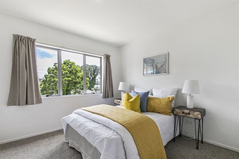 Photo of property in 20a Ludlow Terrace, Totara Vale, Auckland, 0627