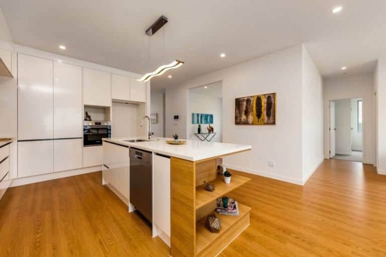 Photo of property in 10 Ahorangi Road, Silverdale, 0932