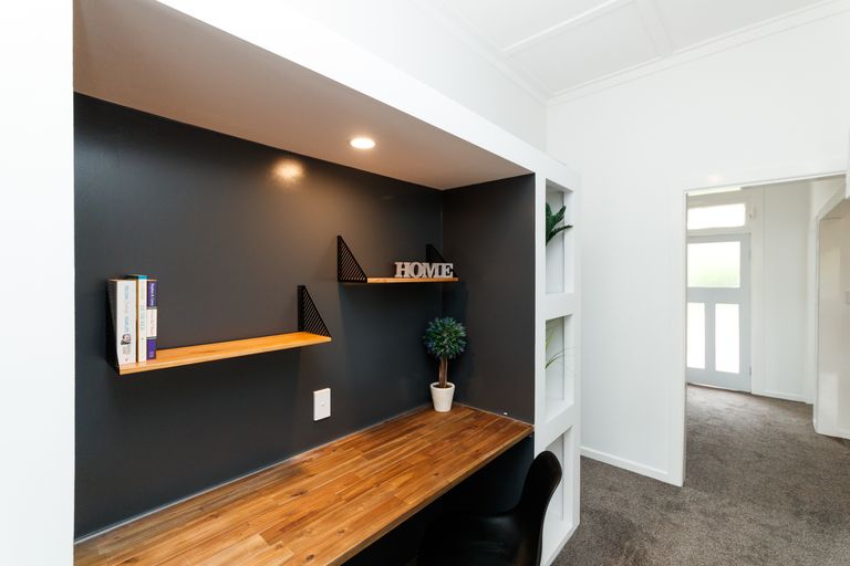 Photo of property in 43 Wood Street, Takaro, Palmerston North, 4410