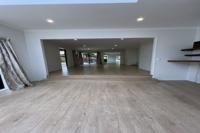 Photo of property in 16 Loloma Drive, Half Moon Bay, Auckland, 2012