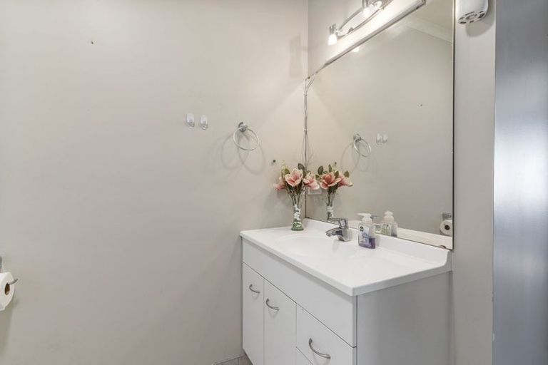 Photo of property in 4/8 Village Place, Tuakau, 2121