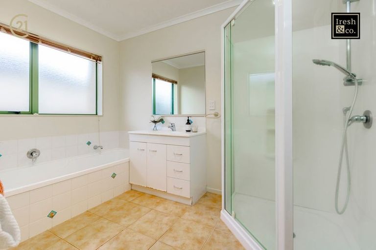 Photo of property in 22 Mt Lebanon Crescent, The Gardens, Auckland, 2105