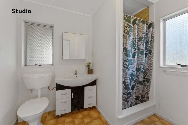 Photo of property in 5 Freyberg Crescent, Waikanae Beach, Waikanae, 5036