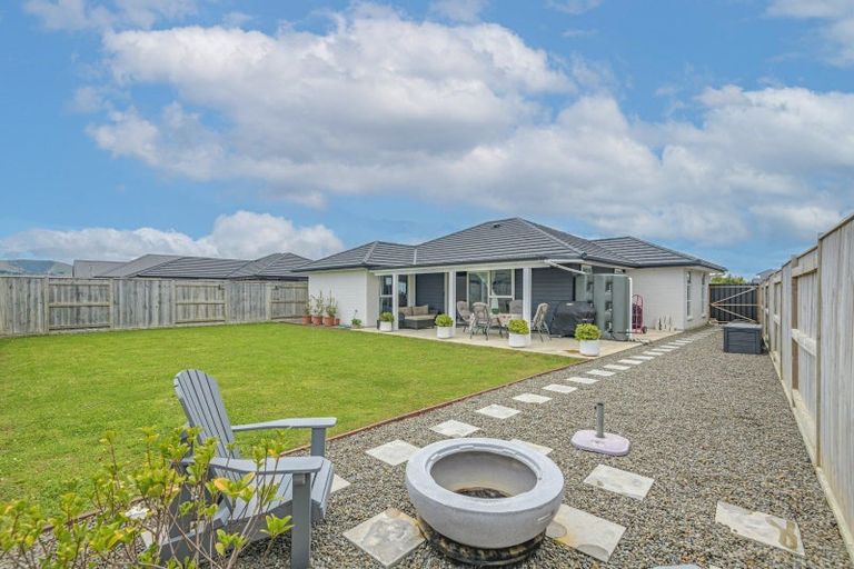 Photo of property in 96 Johnstone Drive, Fitzherbert, Palmerston North, 4410