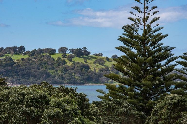 Photo of property in 2 Te Mana Street, Omaha, 0986