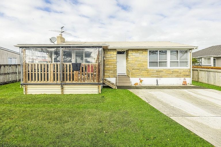 Photo of property in 24 Martin Road, Manurewa, Auckland, 2102