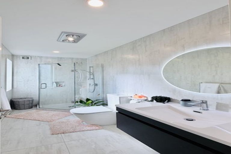 Photo of property in 17 Babos Avenue, Kumeu, 0810