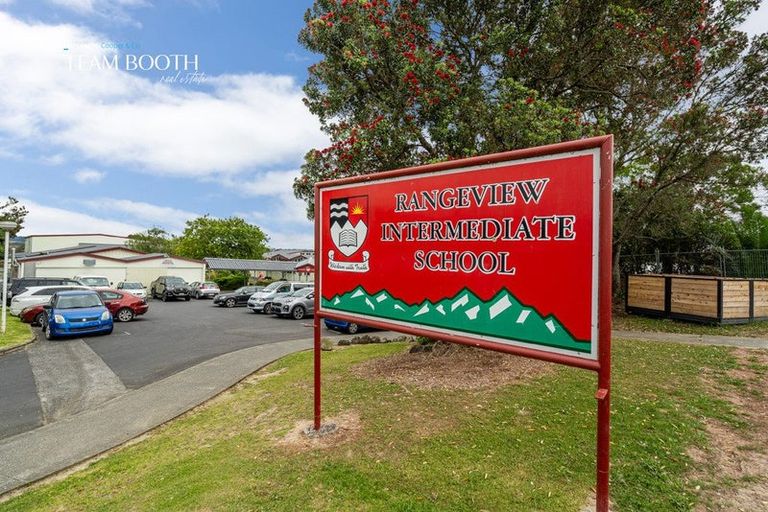 Photo of property in 2/3a Kirrie Avenue, Te Atatu South, Auckland, 0610