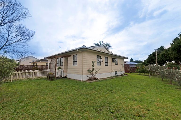 Photo of property in 2/1 Silverstone Place, Henderson, Auckland, 0612