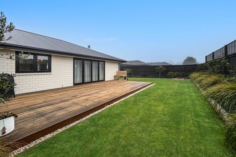 Photo of property in 17 Fairbairn Road, Rolleston, 7614