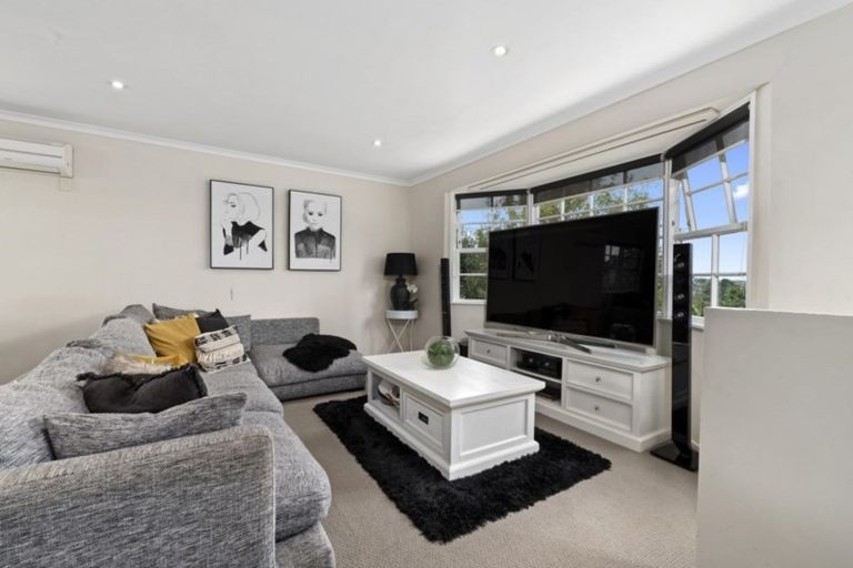 Photo of property in 16 Kintara Drive, Massey, Auckland, 0614