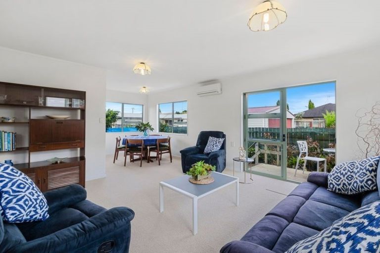 Photo of property in 2/21 Alexander Street, Papakura, 2110