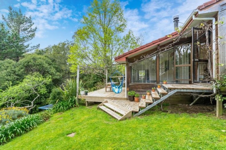 Photo of property in 27 Woolwich Close, Whitby, Porirua, 5024