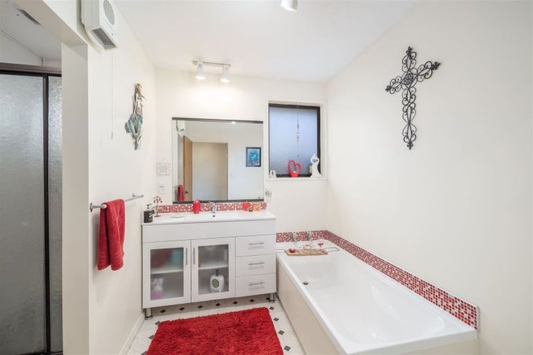 Photo of property in 49 Briarmont Street, Avondale, Christchurch, 8061