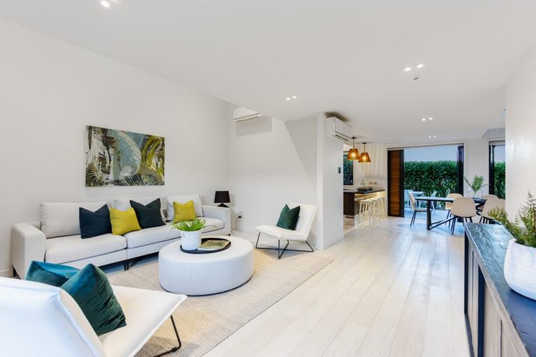 Photo of property in 11 Tuatini Place, Long Bay, Auckland, 0630