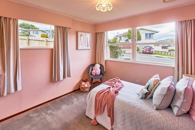 Photo of property in 50 Mark Avenue, Paparangi, Wellington, 6037
