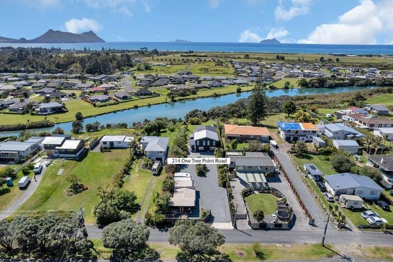 Photo of property in 214 Marsden Point Road, Ruakaka, 0116