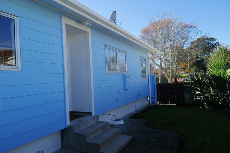 Photo of property in 14 Darren Crescent, Half Moon Bay, Auckland, 2012