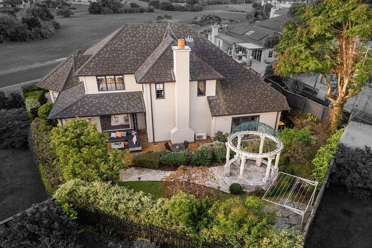 Photo of property in 3 Onemana Way, Te Atatu Peninsula, Auckland, 0610