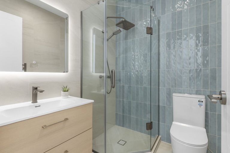 Photo of property in 6/30 Kiteroa Terrace, Rothesay Bay, Auckland, 0630