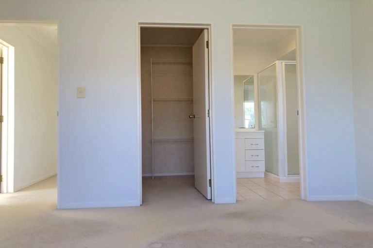 Photo of property in 4 Chapletown Drive, East Tamaki, Auckland, 2016